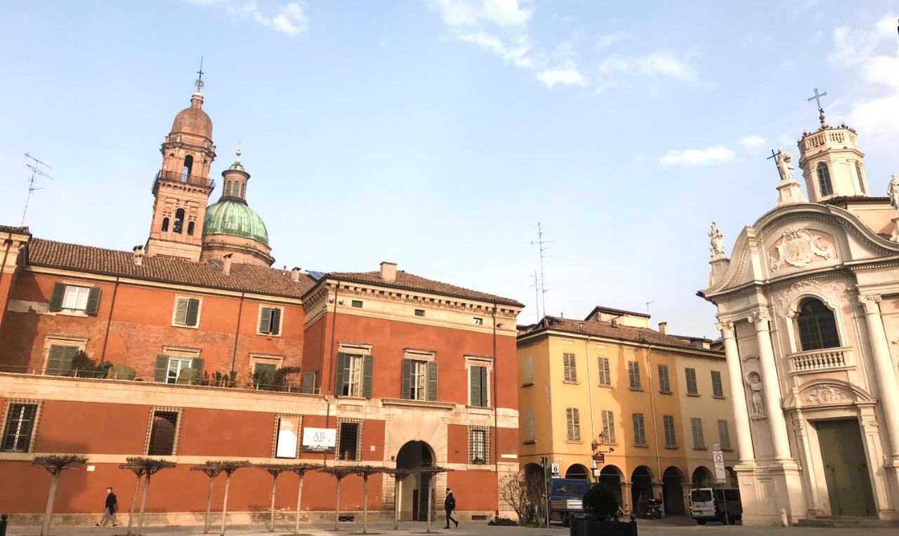 Vicolo Folletto Home Reggio Emilia Bagian luar foto